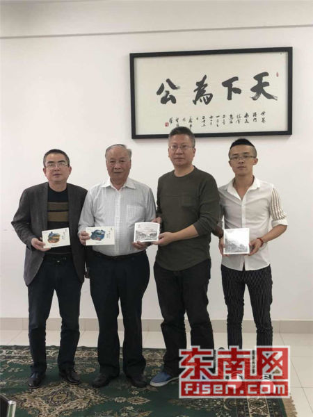 合影。(左为蔡，右念彬)