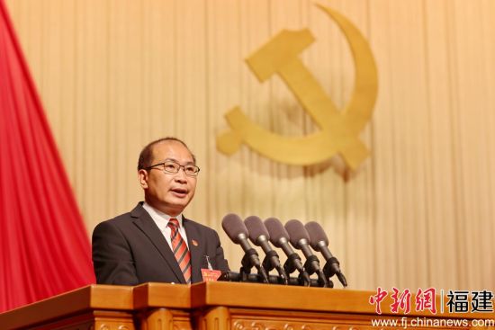 中共泉州市委书记王永礼作报告。陈英杰 摄