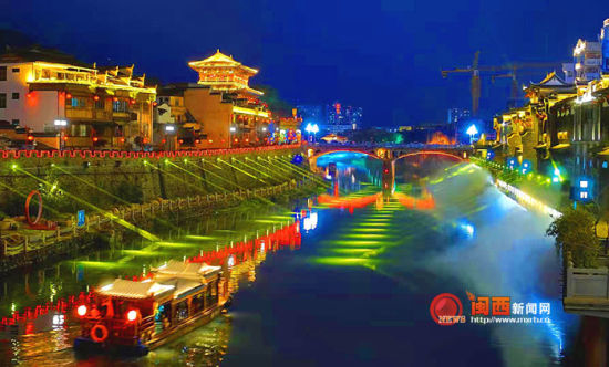 图为1月27日长汀一江两岸灯光夜景。 图片来源于闽西新闻网