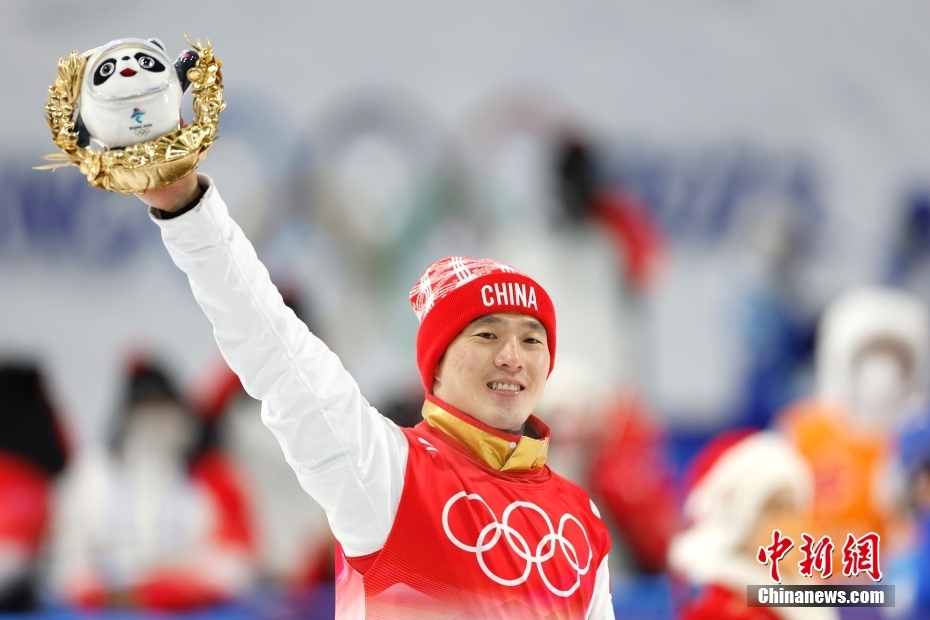 自由式滑雪男子空中技巧决赛：中国选手齐广璞夺冠