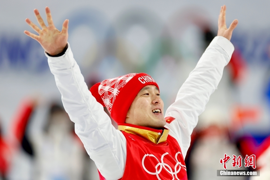 自由式滑雪男子空中技巧决赛：中国选手齐广璞夺冠