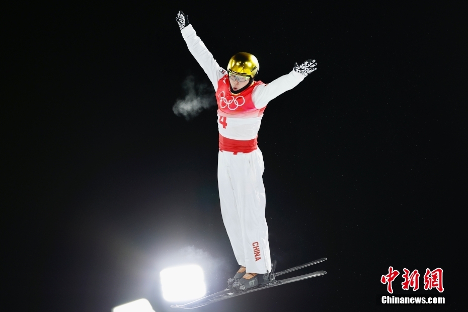 自由式滑雪男子空中技巧决赛：中国选手齐广璞夺冠