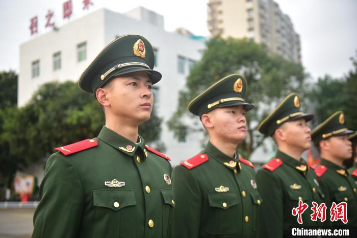 林伟欣在队列训练。　黄祖万 　摄