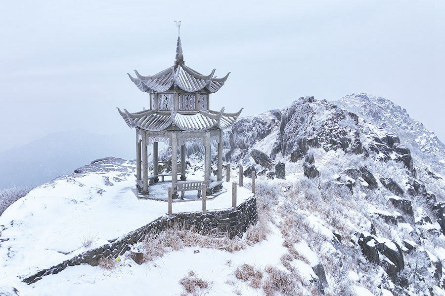 宁德柘荣县东狮山顶，银装素裹美如画。林文强摄