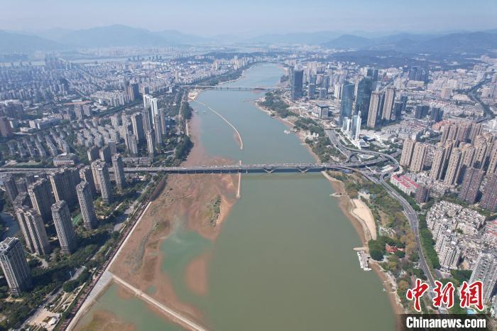 空中航拍福州闽江两岸风光。王东明 摄