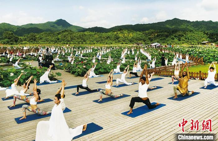 三明市“为荷而来”世界瑜伽大会。(资料图) 三明市体育局 供图 三明市“为荷而来”世界瑜伽大会。(资料图) 三明市体育局 供图