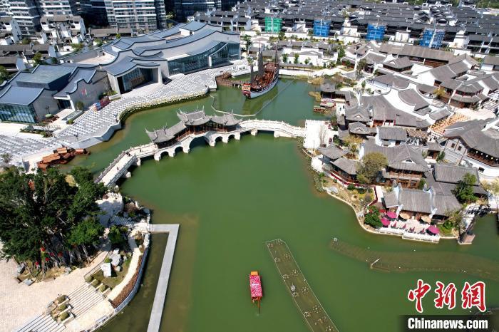 闽越水镇以海丝、闽越为主题，再现福州百年水乡风貌。　王东明 摄