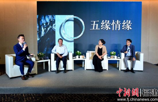 厦门建设者畅聊“岛内大提升、五缘湾先行”。