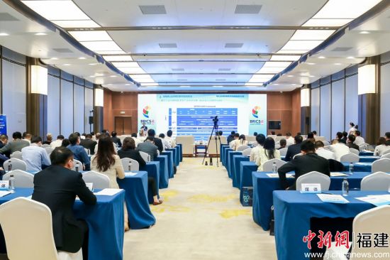 图为金砖国家工业互联网与数字制造发展论坛工业互联网加速产业链协同创新分论坛现场。