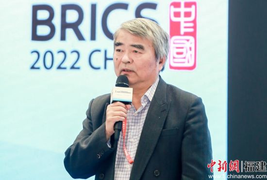 图为中国工程院院士谭建荣发言。