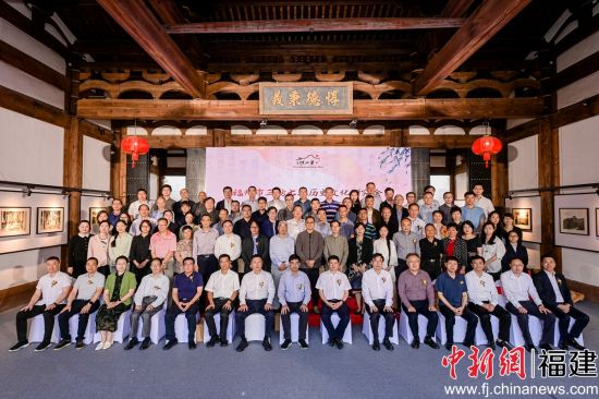 福州市三坊七巷历史文化研究会第一届会员大会第一次会议暨成立大会在三坊七巷郭柏荫故居召开。