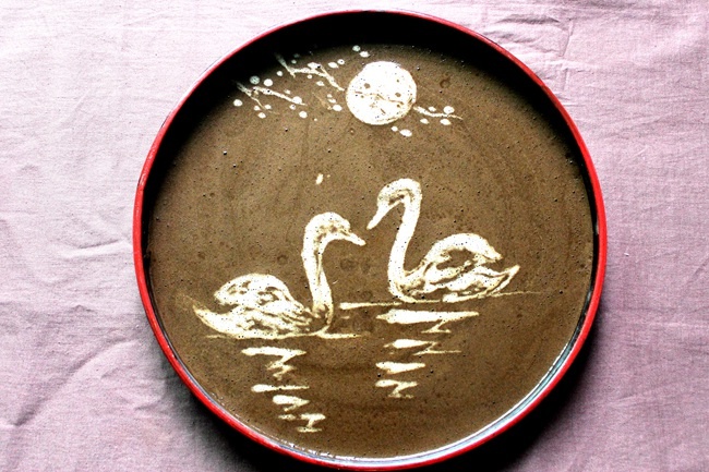 以研膏红茶为茶底的茶百戏作品。受访者供图