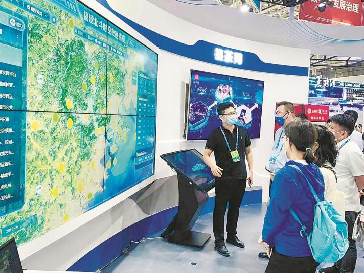 第五届数字中国建设峰会福建分会场北斗综合应用示范项目产品展示。 （资料图片）