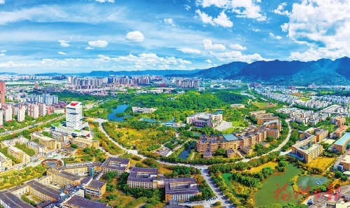 乘势而上　加快建设现代化国际城市