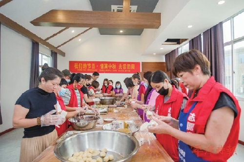 多彩活动迎佳节