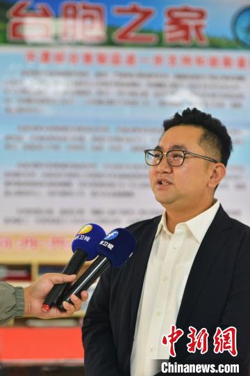 平潭台湾同胞投资企业协会会长吴政言接受中新社记者采访。 张斌 摄 平潭台湾同胞投资企业协会会长吴政言接受中新社记者采访。 张斌 摄