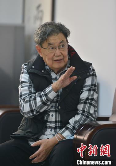 年逾七旬的台胞何树明在平潭从事土质改良,深耕生态农业。 张斌 摄 年逾七旬的台胞何树明在平潭从事土质改良,深耕生态农业。 张斌 摄