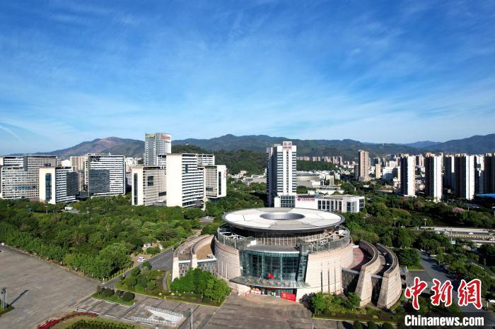 龙岩中心城区新貌。　张金川 摄