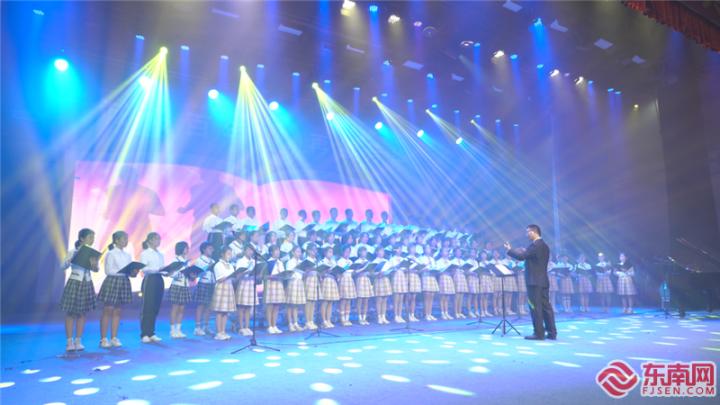 大合唱《少年》（集美中学供图）