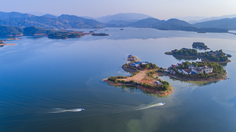 翠屏湖景色秀丽。