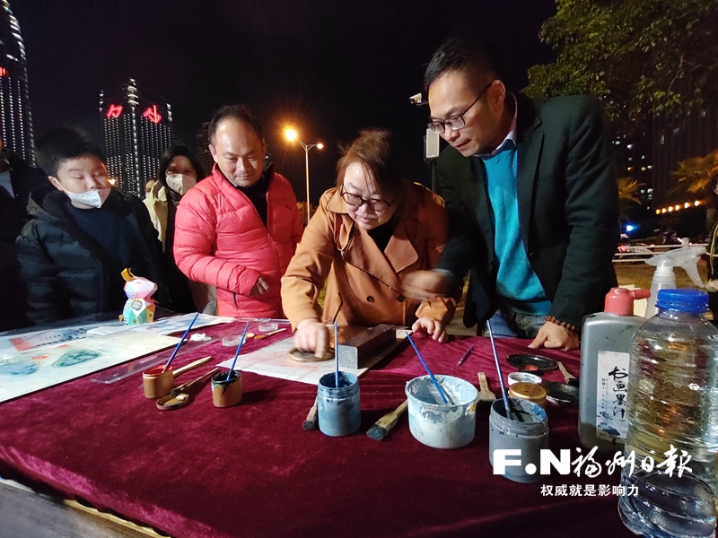 逛灯展叙乡情 两岸乡亲尽享“福”文化魅力