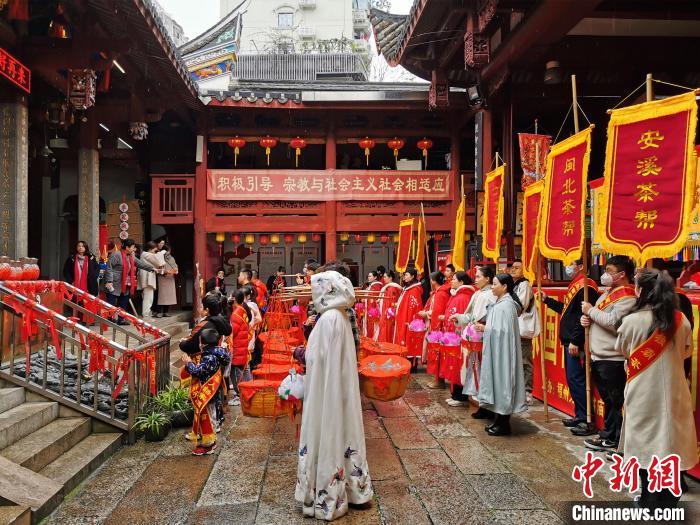 “两岸茶帮敬妈祖”和“两岸茶帮敬尚书公”民俗文化活动展演。　洪植锦供图