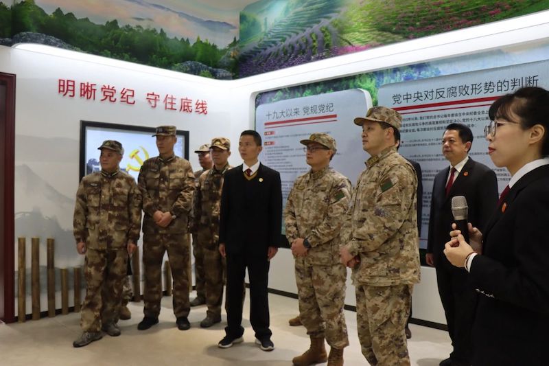 福建省军区组织参观反腐倡廉警示教育基地。福建省军区政治工作局 供图.jpeg