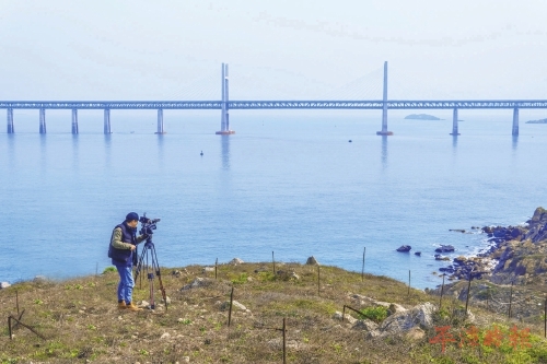 打卡穿越风浪的海峡天路