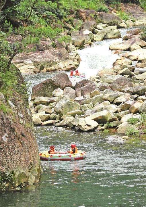 犀溪漂流。刘岩生 摄