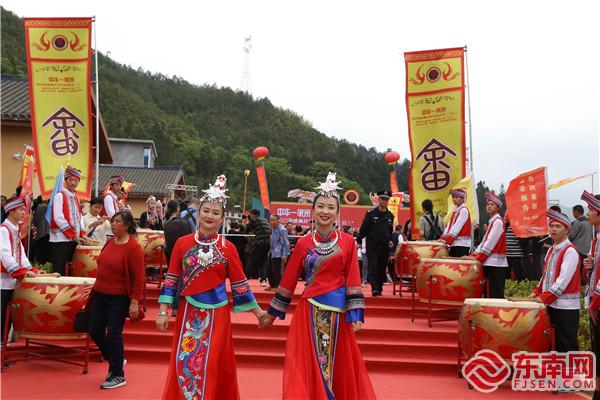 身着畲族服饰的游客 雷露微 (2).jpg