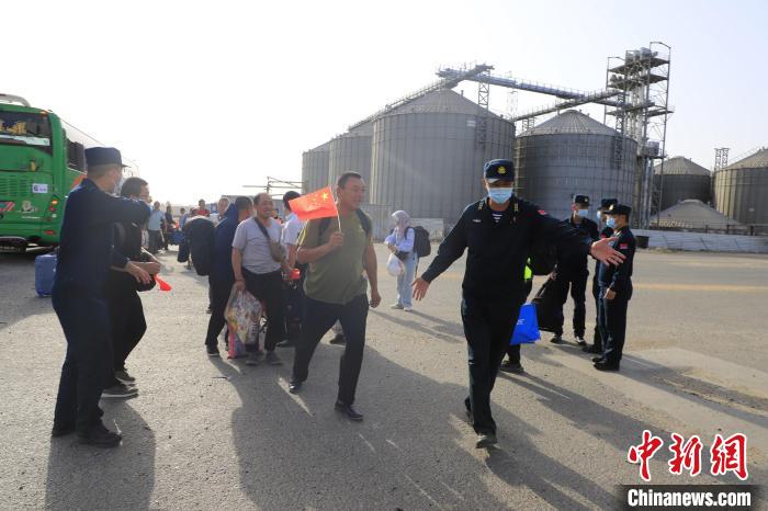 中国海军南宁舰、微山湖舰紧急撤离我在苏丹人员