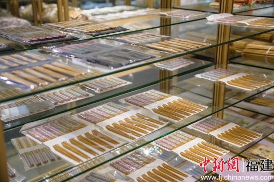 图为福建省丸美竹木发展有限公司生产的竹制品。李南轩 摄