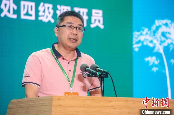 伍清亮介绍，福建省竹类资源丰富，发展竹产业具有良好的基础和条件。　李南轩 摄