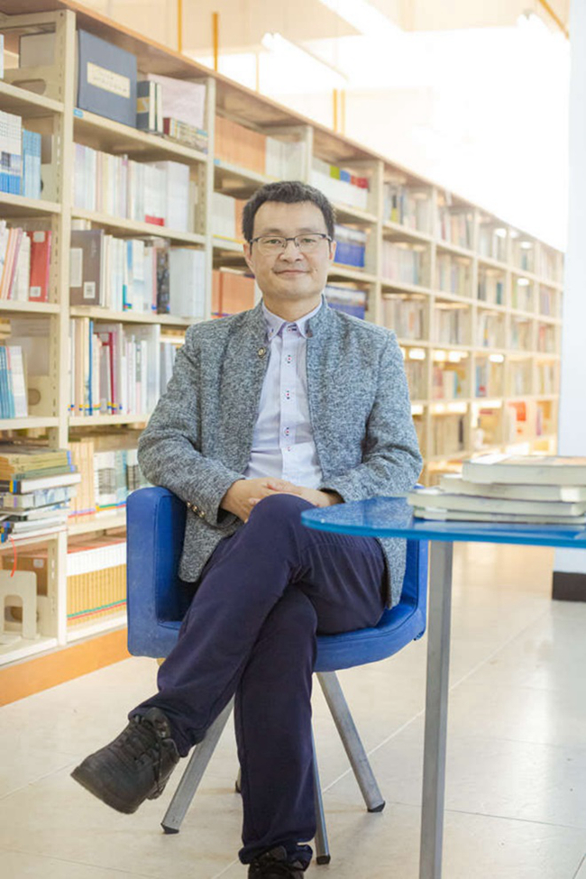 福建省教学名师、厦门一中正高级教师苏宁峰。受访者供图