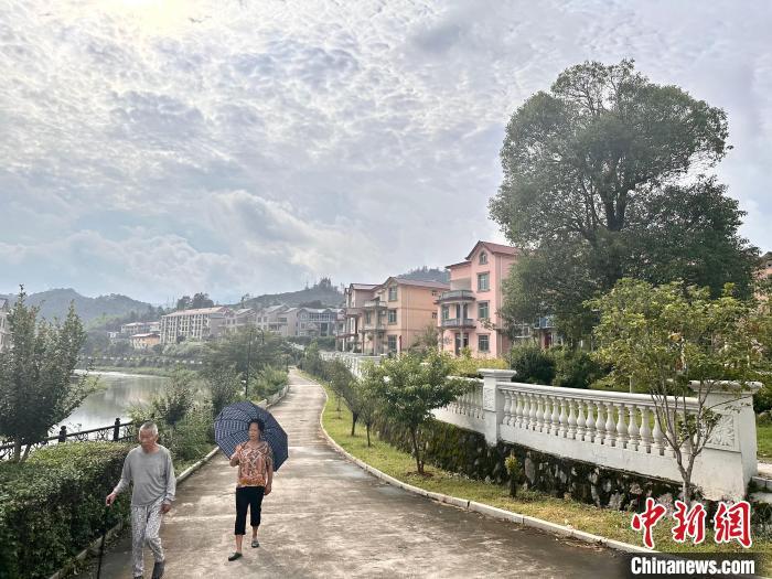 明溪县沙溪侨乡牛柏岭小区　张丽君　摄