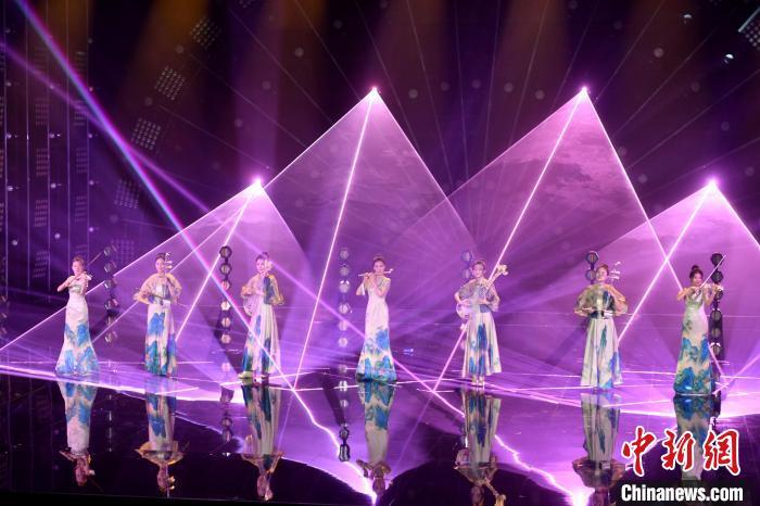 国风器乐《印象中国》表演。 吕明 摄 国风器乐《印象中国》表演。 吕明 摄