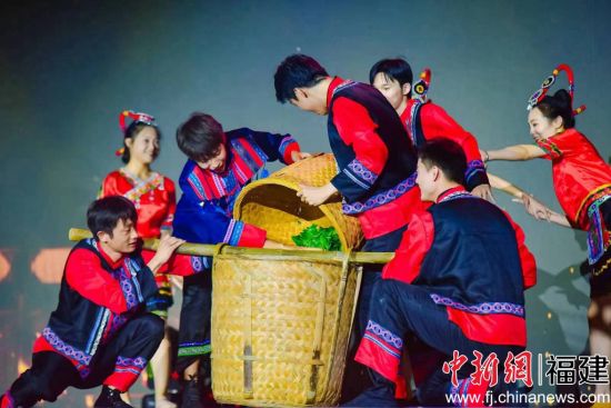 文艺节目表演。 文艺节目表演。