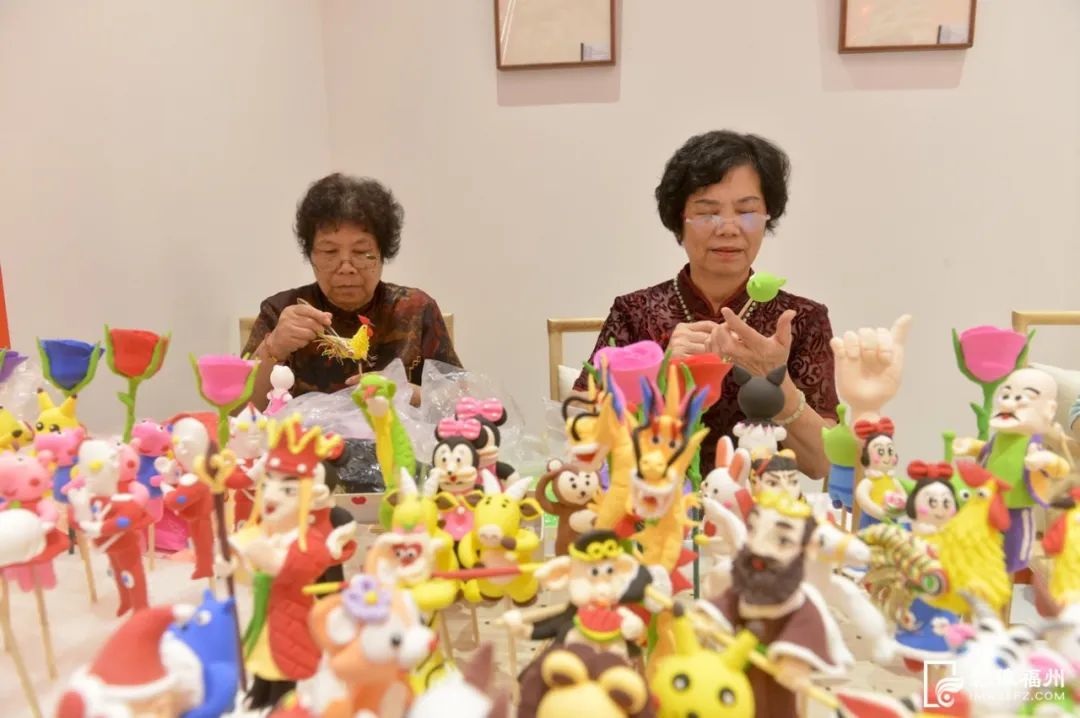 乐享文化大餐!一起“玩转”非遗! 乐享文化大餐!一起“玩转”非遗!