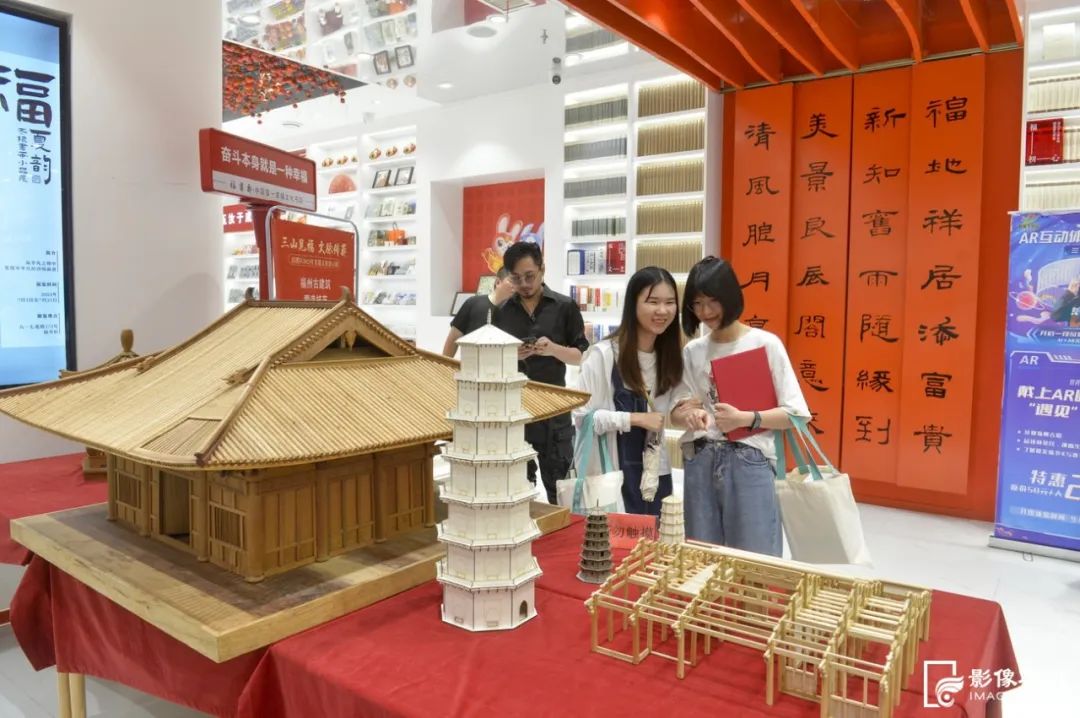 乐享文化大餐!一起“玩转”非遗! 乐享文化大餐!一起“玩转”非遗!