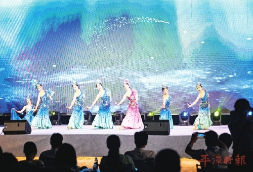 无人机表演点亮岚岛夜空