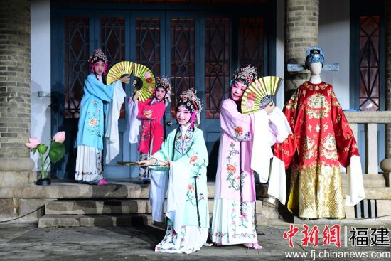 图为演出现场。郑敏敏 摄
