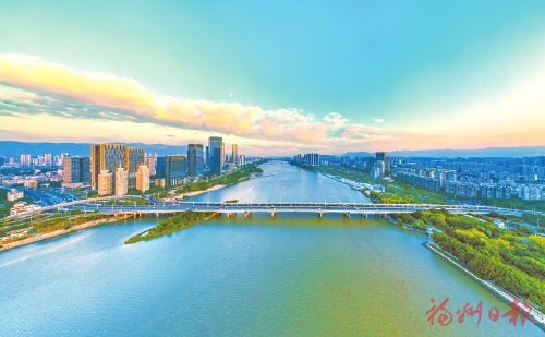 长虹卧波跨江来　喜看榕城新“城色”