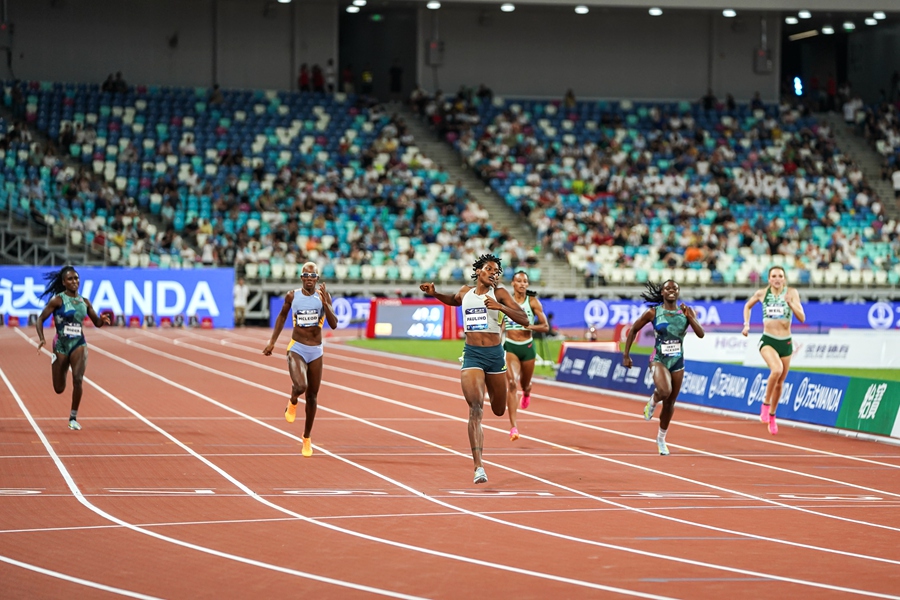 女子400米比赛。Liam Blackwell摄