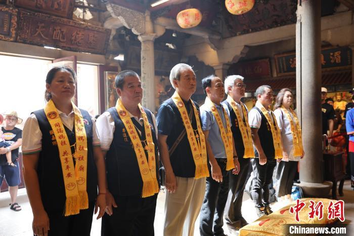 9月11日，台湾基隆天显宫副主任委员、雾峰天显宫主任委员林明辉一行赴湄洲妈祖祖庙参访进香。朱斌鑫 摄