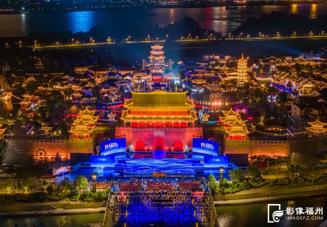 星光熠熠!丝绸之路国际电影节在榕盛大开幕! 星光熠熠!丝绸之路国际电影节在榕盛大开幕!