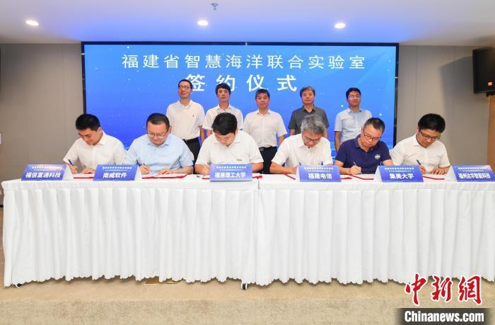 图为签约仪式。廖群秀 摄