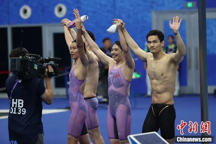 图为中国队庆祝胜利。<a target='_blank' href='/'>中新社</a>记者 汤彦俊 摄 图为中国队庆祝胜利。<a target='_blank' href='/'>中新社</a>记者 汤彦俊 摄