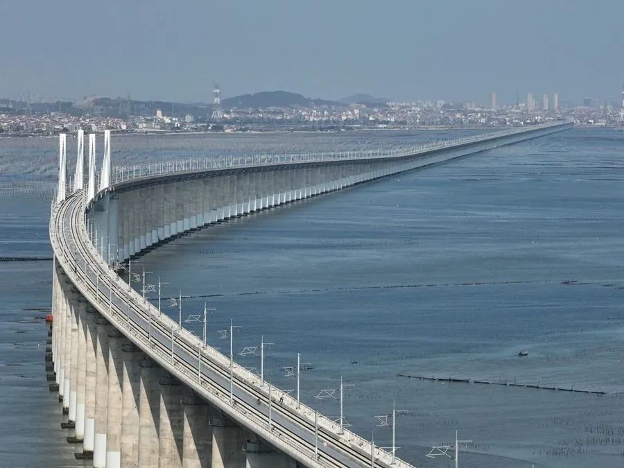 新建福厦高铁湄洲湾跨海大桥全景。胡鹏摄