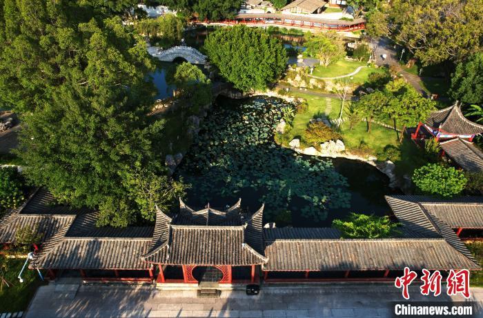 图为10月3日，航拍福州南公园。(无人机照片) 中新网记者 张斌 摄