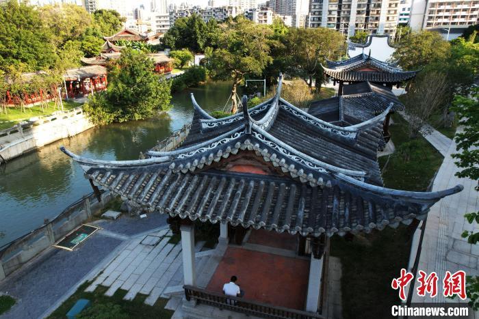 图为10月3日，航拍福州南公园。(无人机照片) 中新网记者 张斌 摄